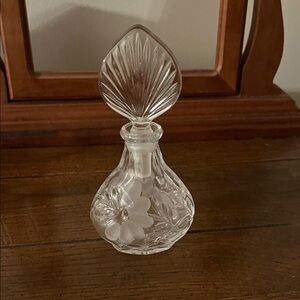 Elegant Clear Glass Perfume Bottle